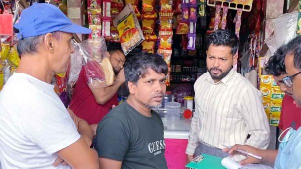 দোহারে মেয়াদোত্তীর্ণ পণ্য বিক্রি - ভ্রাম্যমাণ আদালতের জরিমানা