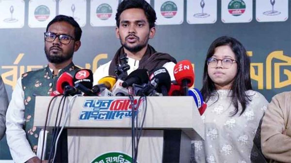 মনিরা ইস্যুতে সামাজিক মাধ্যমে মিশ্র প্রতিক্রিয়া
