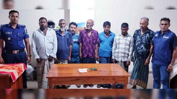 মোংলা পুলিশের বিশেষ অভিযানে সাত জুয়াড়ি গ্রেফতার