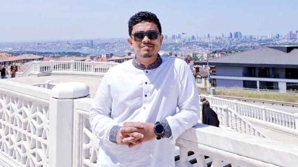 ডাকসু ভিপির বিয়ের ঘোষণা হবু স্ত্রী কে